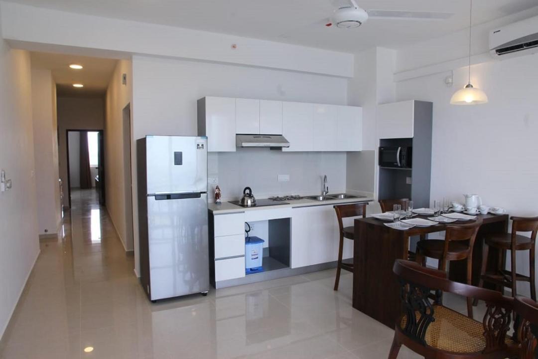 Appartement Aqua Vista à Uswetakeiyawa Extérieur photo